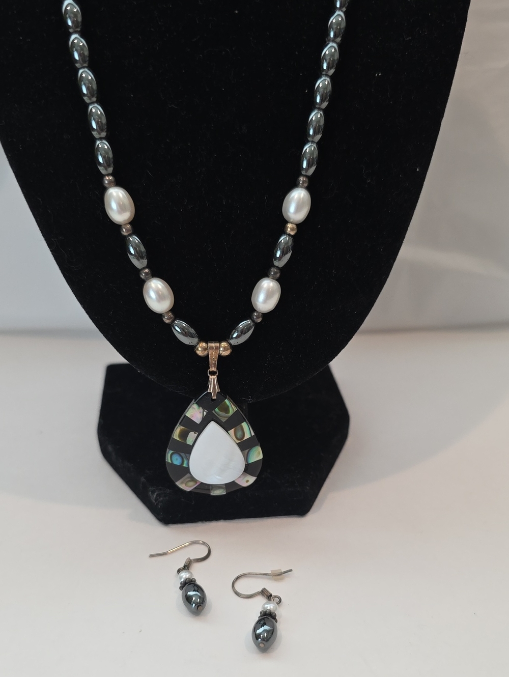 Mother-of-pearl And Abalone Pendant White Pearls Hematite Bead Necklace Earrings